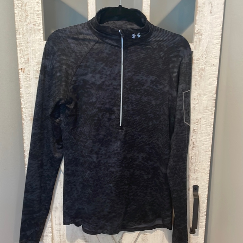 NWOT Woman’s Under Armour Pull Over